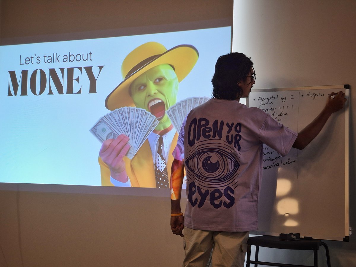 _paperpsych's tweet photo. Twice in two weeks @veronika_dorson &amp; me ran @HODLdesign!

The second session went so well that we found ourselves running it again the following Saturday.

Which means I’m writing about both of them at once.

Here’s everything that unfolded across those two Saturdays 👇🏼...

1/20 https://t.co/d5ElAPBkqU