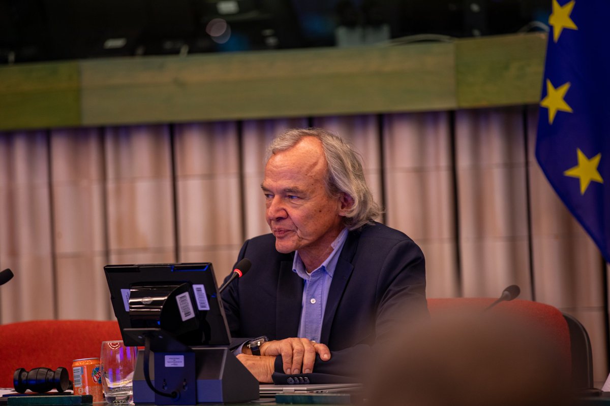 Wir arbeiten Hand in Hand: Gemeinsam mit den Kollegen der AfD-Bundestagsfraktion koordinieren wir in Straßburg den Widerstand gegen EU-Eingriffe und den Großangriff auf unsere Verbrenner. Wir schützen unser Volk und unsere Unternehmen vor dem Kurs dieser EU-Kommission! 🇩🇪