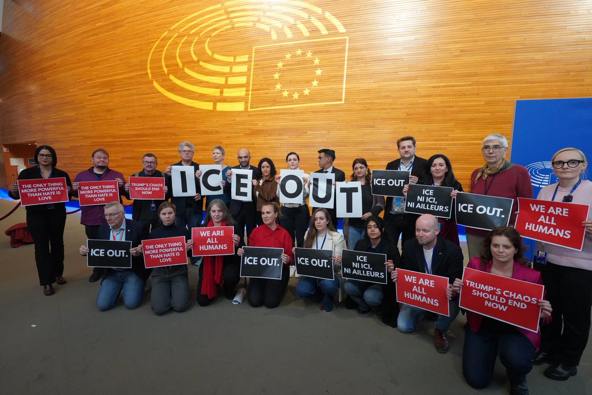 MarinaMesure's tweet image. Face au climat de terreur imposé par l’ICE aux États-Unis, nous lançons un message clair depuis le Parlement européen « ICE OUT ».

Solidarité totale avec les victimes et leurs proches.

Aux forces d’extrême droite en Europe qui soutiennent ouvertement cette milice :  nous ne