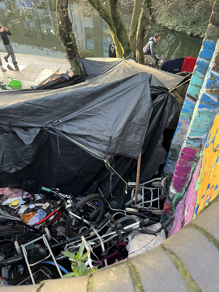 <a href="/MPSHackney/">Hackney Police</a> <a href="/hackneycouncil/">Hackney Council</a> <a href="/metpoliceuk/">Metropolitan Police</a> what are you all doing about the men setting up camp along regents canal (below Kingsland Road) making a mess, making fires and it’s not safe for young woman and children to walk along here now
