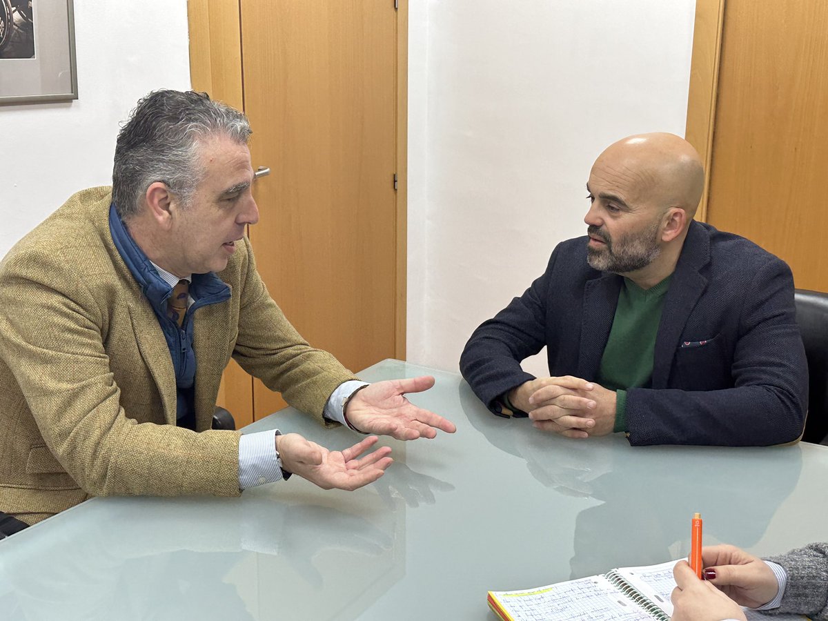 Ayer nuestro Presidente Miguel Ángel Ruíz mantuvo una reunión con el Presidente de FAAM, Valentín Sola con el fin de ver posibles colaboraciones y sinergias entre ambas entidades a la hora de informar y defender a los consumidores con discapacidad