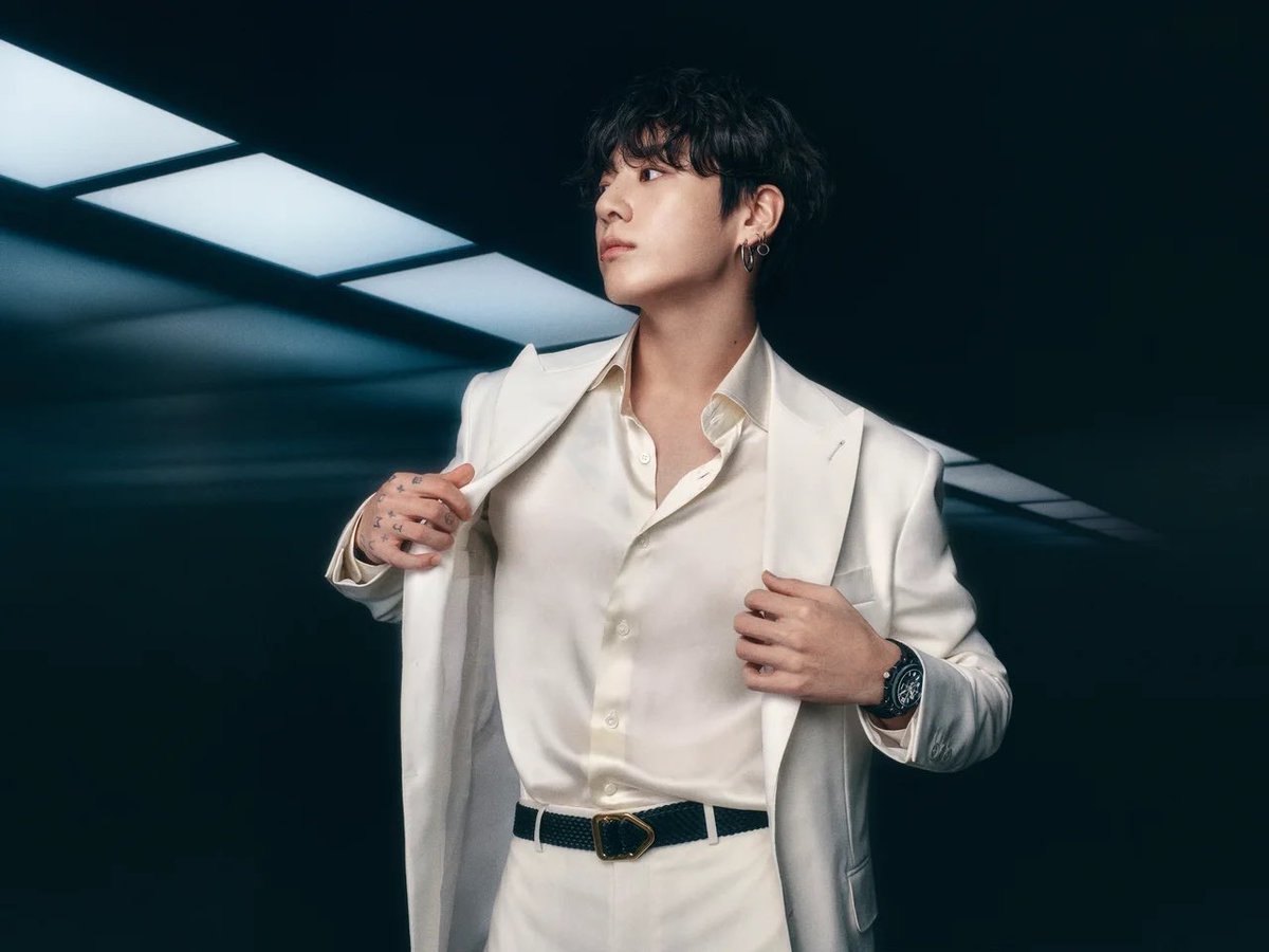 kchartsmaster's tweet photo. JUNGKOOK has been announced as the new brand ambassador for HUBLOT. https://t.co/F7OgA81buP