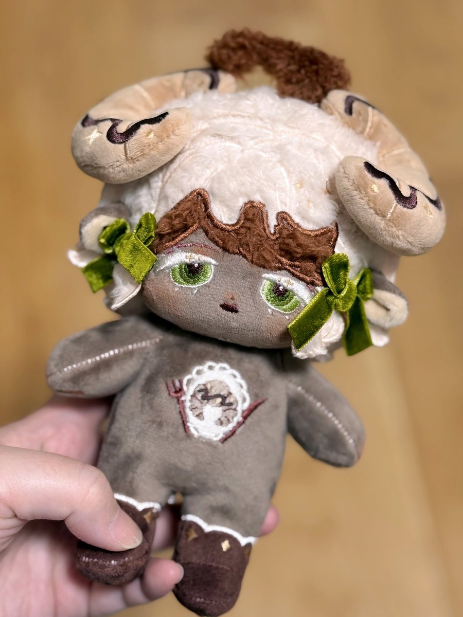 15cmクロエット(くろち)
巻き毛でビッグクロワッサンで美味しく焼き上がりました😋🥐🍫
刺繍糸の色選びがとても上手です。
春節明けに🐏耳を少し大きくしてもらうか考え中。

specialThanks 🏭<a href="/MengQu76768/">MoeQU Dollhouse（萌趣玩偶之家）</a>