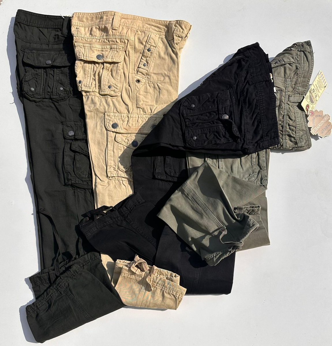 30-38
Bei;45000
Simu:+255692608572
Manyema kariakoo 
Mikoani na nchi jirani tunatuma 
Dar tunafanya delivery 
Naomba nisaidie kurepost