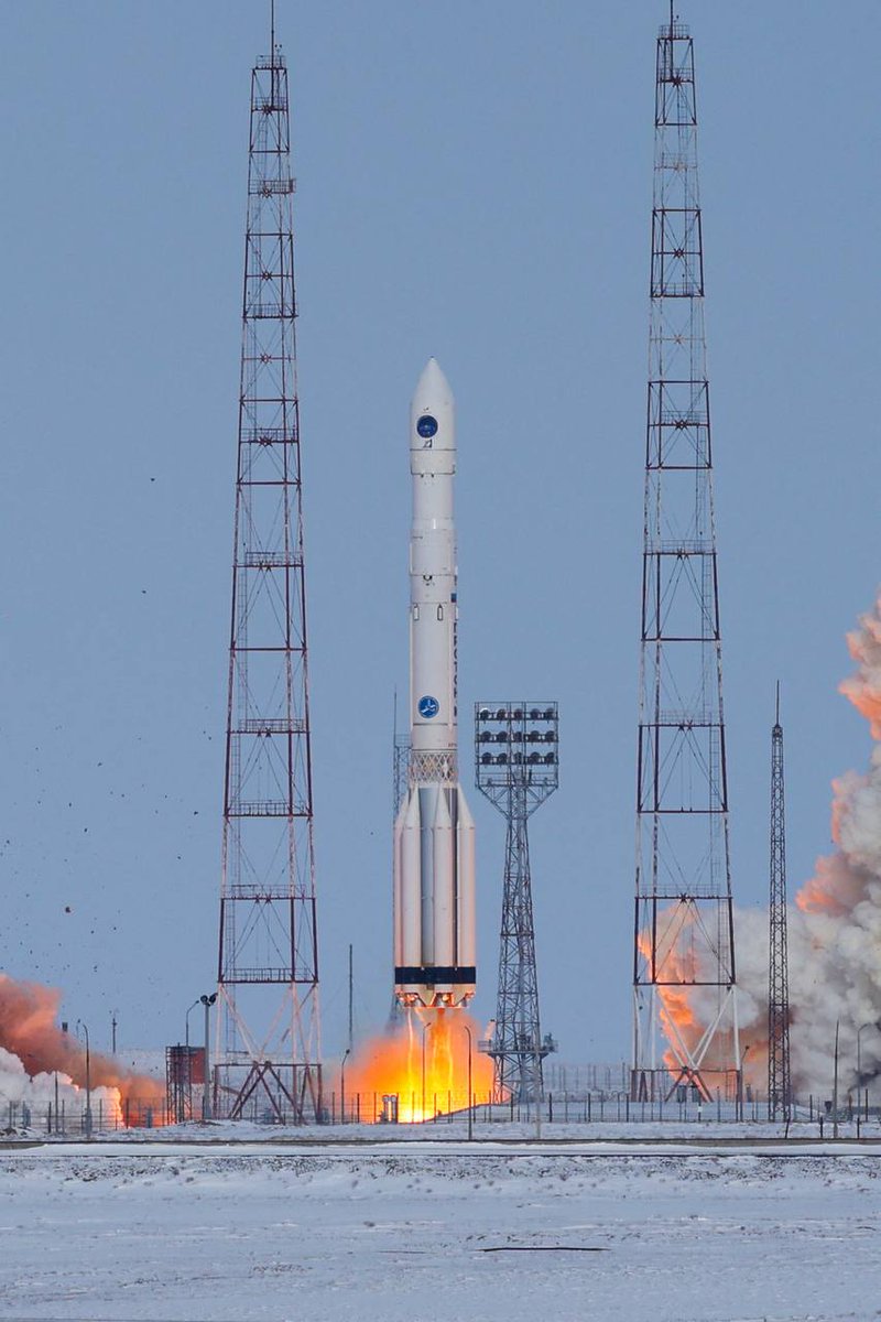 TheSpacePirateX's tweet image. Physics meets art. 🛰️🔥
Photographer Ivan Timoshenko captures the power of the Proton-M launch from Baikonur, carrying the Elektro-L No. 5 weather satellite.

​Take a look at these views: 👇

​#ProtonM #RocketLaunch #Photography