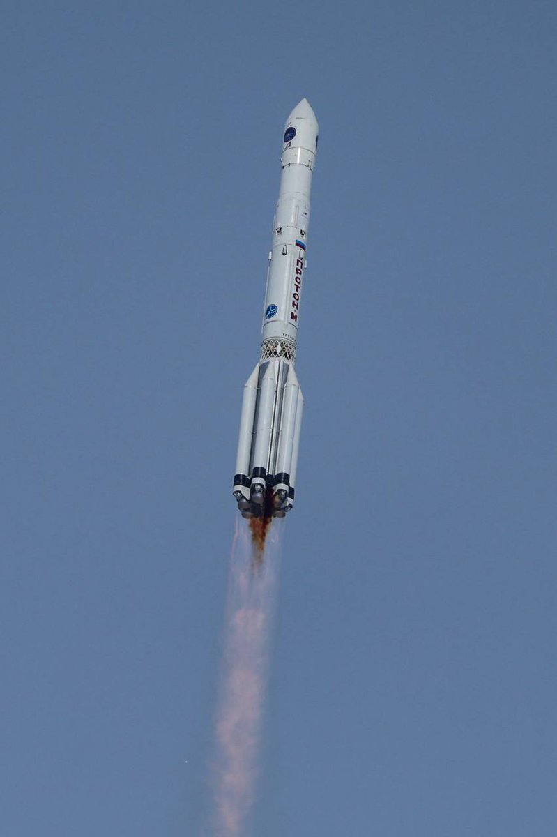 TheSpacePirateX's tweet image. Physics meets art. 🛰️🔥
Photographer Ivan Timoshenko captures the power of the Proton-M launch from Baikonur, carrying the Elektro-L No. 5 weather satellite.

​Take a look at these views: 👇

​#ProtonM #RocketLaunch #Photography