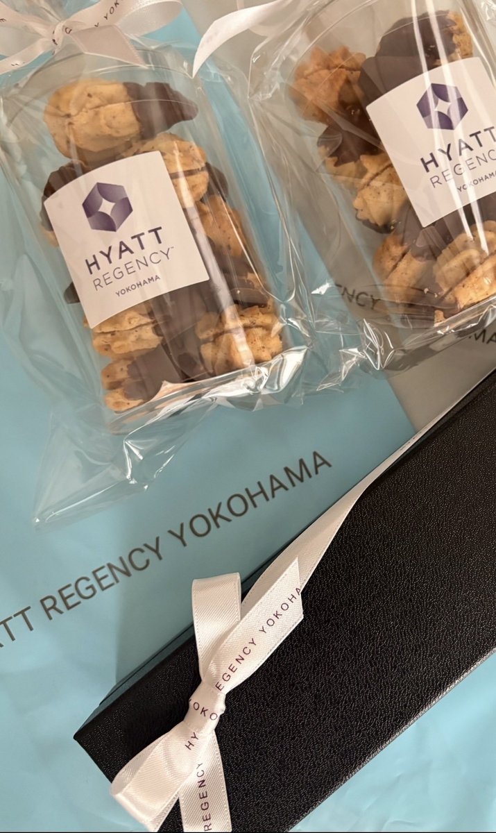 kcnoutagasuki's tweet photo. レストランではないけど、バレンタインに
ハイアットリージェンシー横浜の限定チョコレートを購入しました。

繊細なものなので、、と言われて
ドキドキで持ち帰り。笑

可愛くラッピングされていたクッキーは岸担の子ども達に購入。

渡すのが楽しみです！

#worldofhyatt
#BeMoreFoodie
#岸優太 https://t.co/MqVoiGBJUk