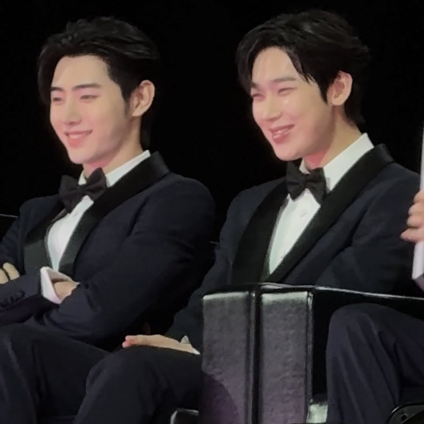 Gak kerasa ya hari ini mensive kita yang ke 5, kayaknya udah banyak banget yang kita lewatin bareng bareng ya kaka. Maaf aku gak bisa ngasih kata kata romantis. Tapi terima kasih ya kaka udah jadi my best part of my life disini. Love you kaka steve aka kaka hoonie 🥰