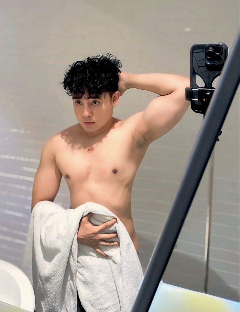 babyeLLLLLL's tweet photo. Katanya kalo foto di kamar mandi hotel brarti jualan ? Emg iya ? https://t.co/BnGPPPxcwo