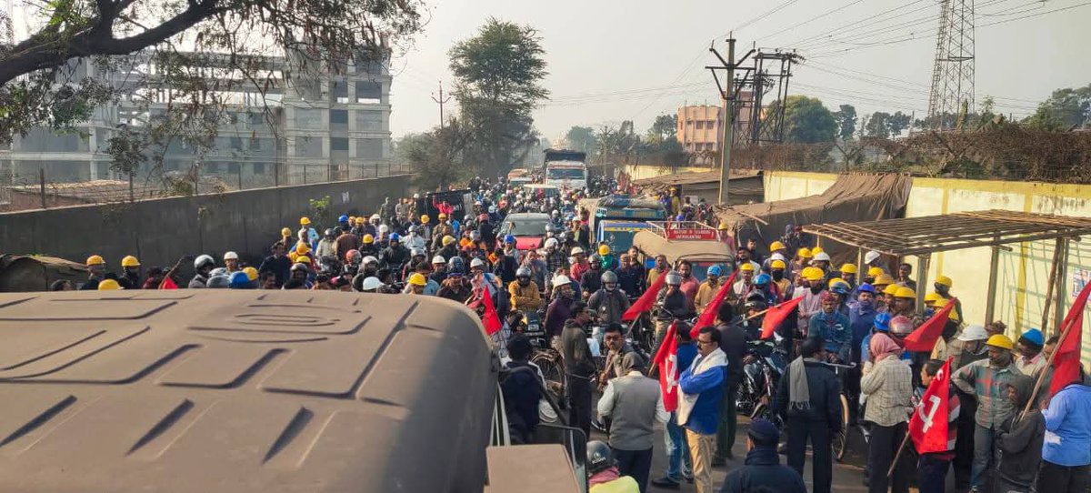 tncpim's tweet image. மேற்கு வங்கத்தின் கரக்பூர் - தொழில்துறை பகுதிகளில் தொழிலாளர்களின் பொது வேலைநிறுத்தம். #12thFebGeneralStrike #GeneralStrike #Feb12Strike #SaveFarmers #LabourRights