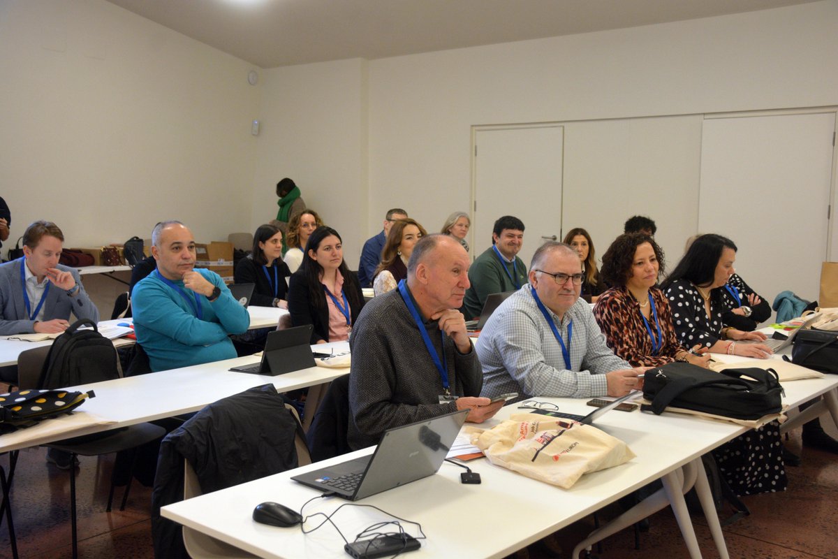 Olotuit's tweet photo. 🔎👩🏼‍🍳 #Olot, centre internacional per a la recerca en gastronomia i turisme amb el congrés anual del Grup ATLAS. 
📣 Hi participen una trentena d’investigadors d’arreu del món. 

🔗 Podeu saber més aquí: https://t.co/gwWqik5KH0

#AjuntamentOlot https://t.co/72JIEGZM9l