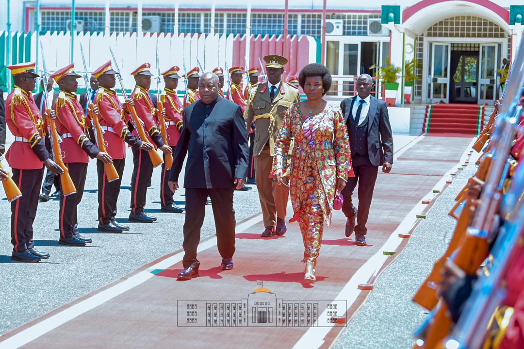 NtareHouse's tweet photo. Le Chef de l’État SE @GeneralNeva, accompagnée de la @Burundi1stLady, vient de décoller à destination d’Addis-Abeba en Éthiopie où il prendra part à la 39ᵉ Session ordinaire de la Conférence des Chefs d’État et de Gouvernement de l’@_AfricanUnion, prévue du 14 au 15 février 2026 https://t.co/8hOCvt2k9q