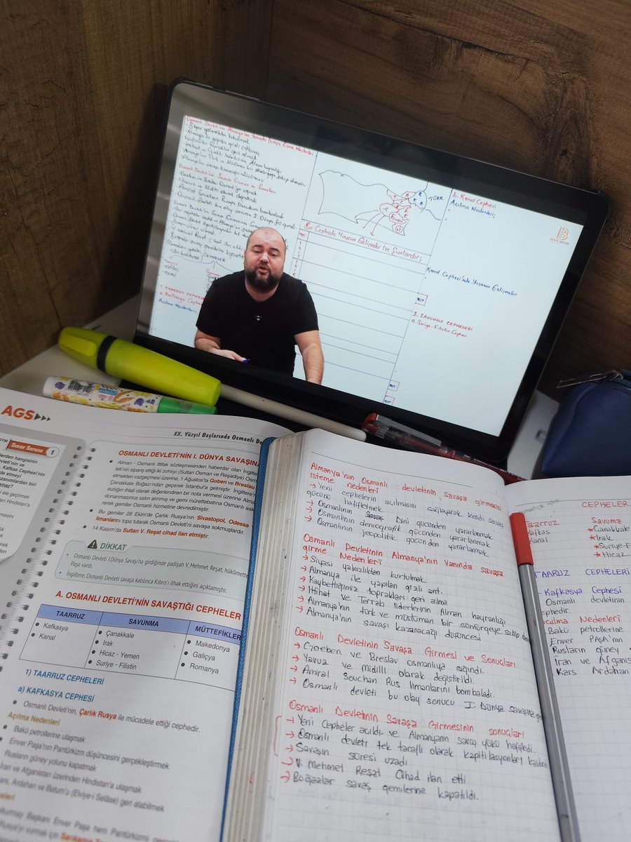 melikeebiter's tweet photo. Olaylarla alakam V. Reşat gibi. Etrafımda bir şeyler dönüyor ama haberim yok. https://t.co/LBjoN5fQ0y