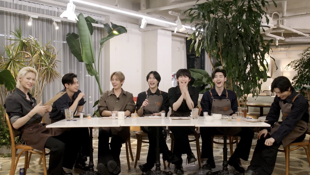 enhypenupdates's tweet image. What time is it? It’s EN-O’CLOCK! 🥳

ENGENEs, it's finally back! New episode coming on February 19 (9 PM KST).

Watch the teaser here:
🔗 youtu.be/kUb4JbTrYPk

@ENHYPEN_members @ENHYPEN #ENHYPEN #엔하이픈