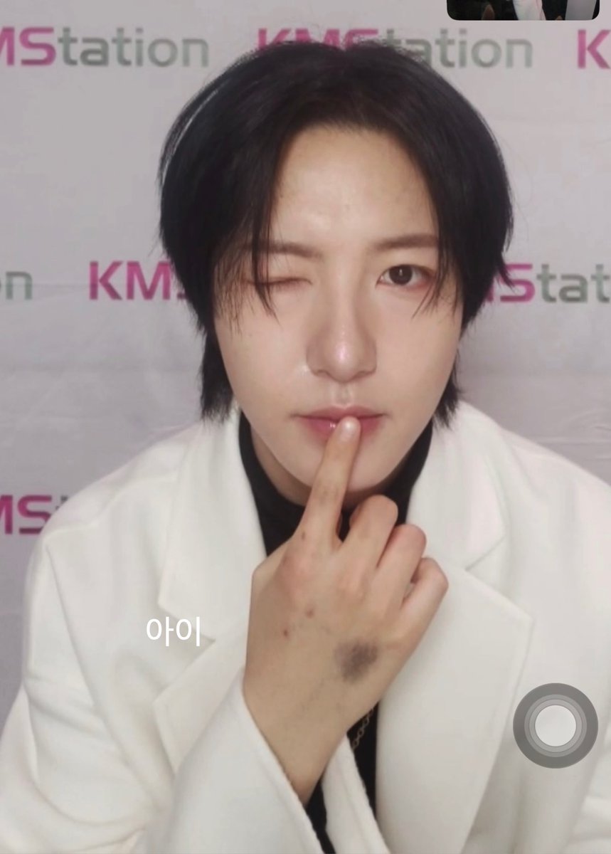 Black and white dongren 🐻🦊🖤🤍🖤🤍🖤🤍

#동런 #dongren