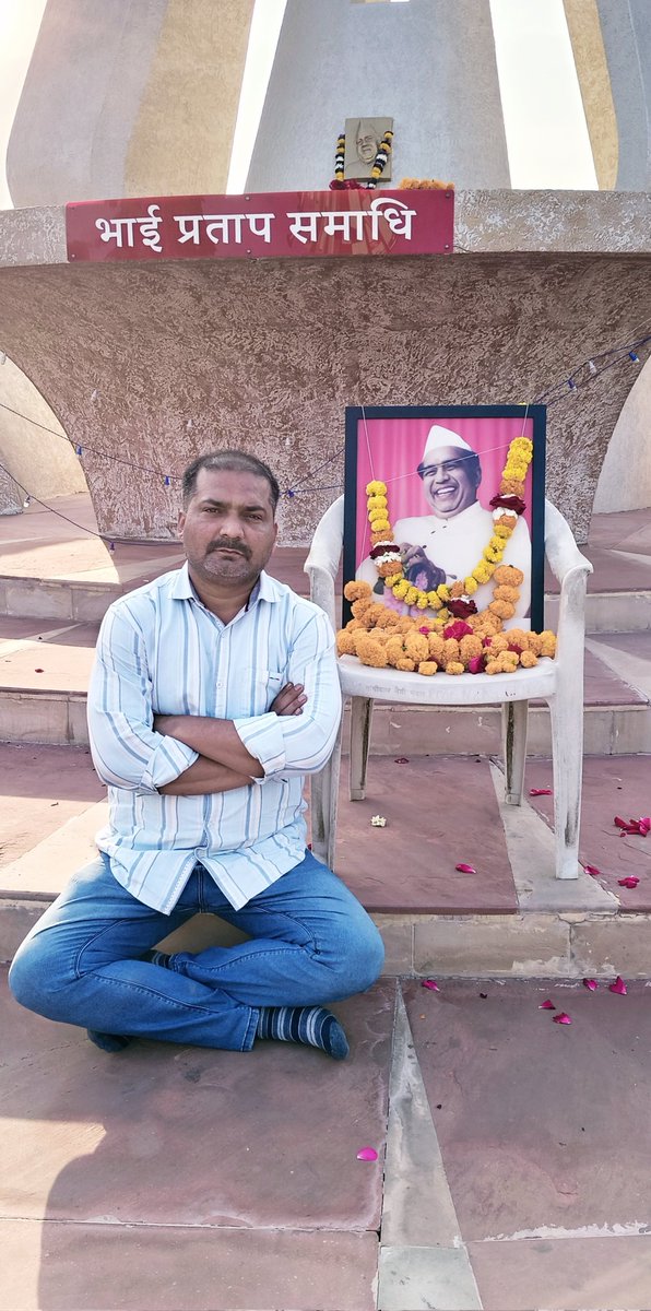 SikanderRay4's tweet photo. 78 गांधीधाम स्थापना दिवस के अवसर पर गांधीधाम अदीपुर के निर्माता भाई प्रताप दीनदयाल दास जी की प्रतिमा पर माल्यार्पण करते हुए ।
 भाई प्रताप अमर रहे https://t.co/mR8MpJsIhU