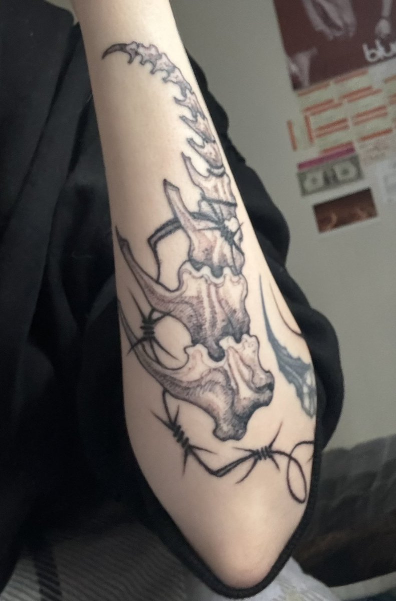 aimu_cat's tweet photo. anyways new tattoo on the bone sleeve https://t.co/1nHhuJOc3u