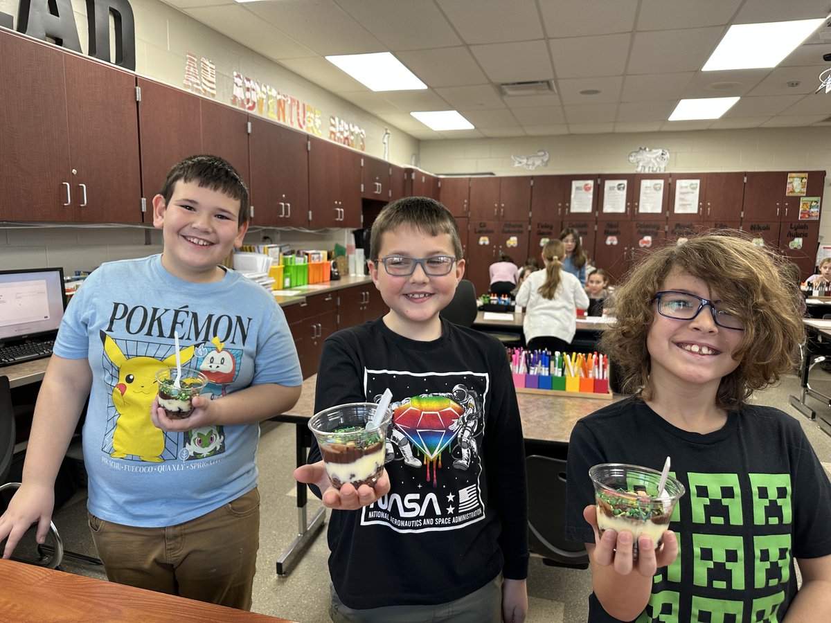 The third graders had fun making edible layers of soil today! They reviewed the layers of soil and enjoyed some dirt pudding!