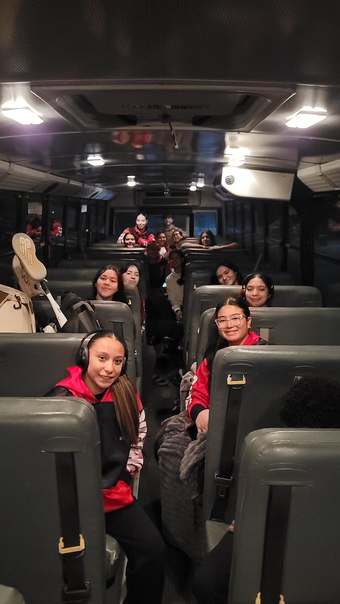 🐺 Lobo 🥎 softball is 📍 Uvalde bound