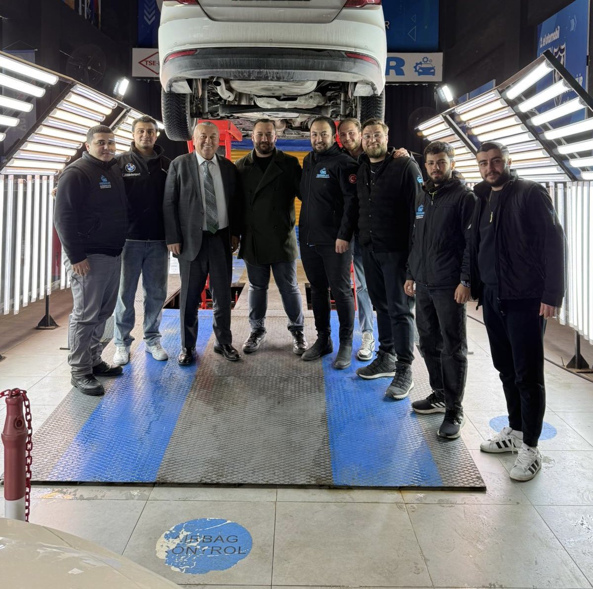 Kıymetli damadım Can Demirelli ve kardeşimiz Can Deniz İlhan’ı Şaşmaz’daki Yamanlar Oto Expertiz işletmelerinde ziyaret ettik. Alın teriyle çalışan, istihdam üreten her bir kardeşimizin yanındayız. Ankara Şaşmaz’dan tüm dostlara selamlar.