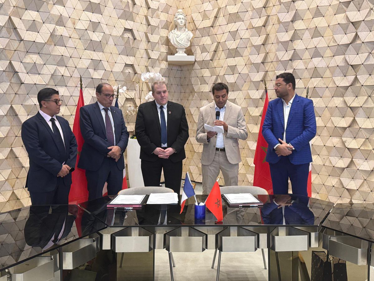 talama_asso's tweet photo. 🤝 L'Association #TALAMA salue la coopération #Mirleft - #Nanterre !
Un partenariat qui concrétise l'ambition de la France dans les Provinces du Sud, soulignée par l'Ambassadeur Christophe Lecourtier.
Au programme : expertises, culture et projets scolaires ! 
#Maroc #France https://t.co/qVrWlu0gpd