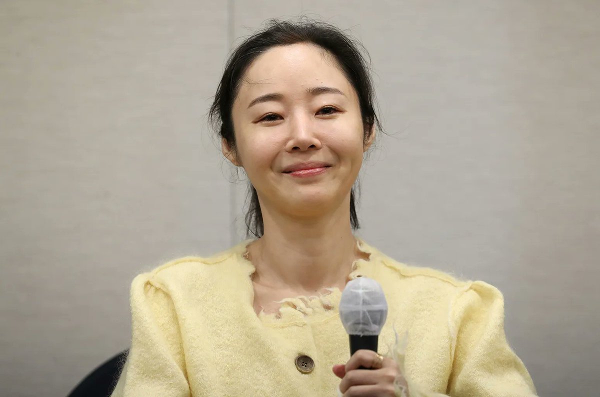 sourmagazines's tweet photo. Min Heejin, HYBE'ye Karşı Açılan Davayı Kazandı

Mahkeme, Min Hee-jin'in Hybe'ye karşı "toplu satış" iddialarında haklı bulundu:

"Başlangıç ​​miktarlarını şişirerek listelerde üst sıralarda yer almak, adil dağıtıma zarar veren bir eylem olarak eleştiriyi hak etmektedir." https://t.co/x3HXyifKjR