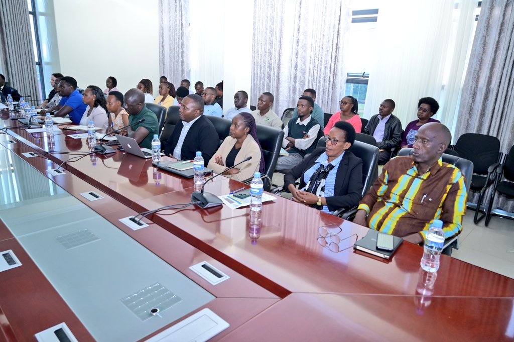 KabgayiCaritas's tweet photo. Kuri uyu wa 12/02/2026,@KabgayiCaritas yifatanyije n'abandi bafatanyabikorwa bakorera muri @RuhangoDistrict mu nteko rusange ya #JADF; ikaba yayobowe n'umuyobozi w'akarere. Muri iyi nama harebwe ku mihigo y'Akarere ya 2025/2026 aho igeze n'uruhare rw'abafatanyabikorwa mu kuyesa https://t.co/PNYXEjVBYb