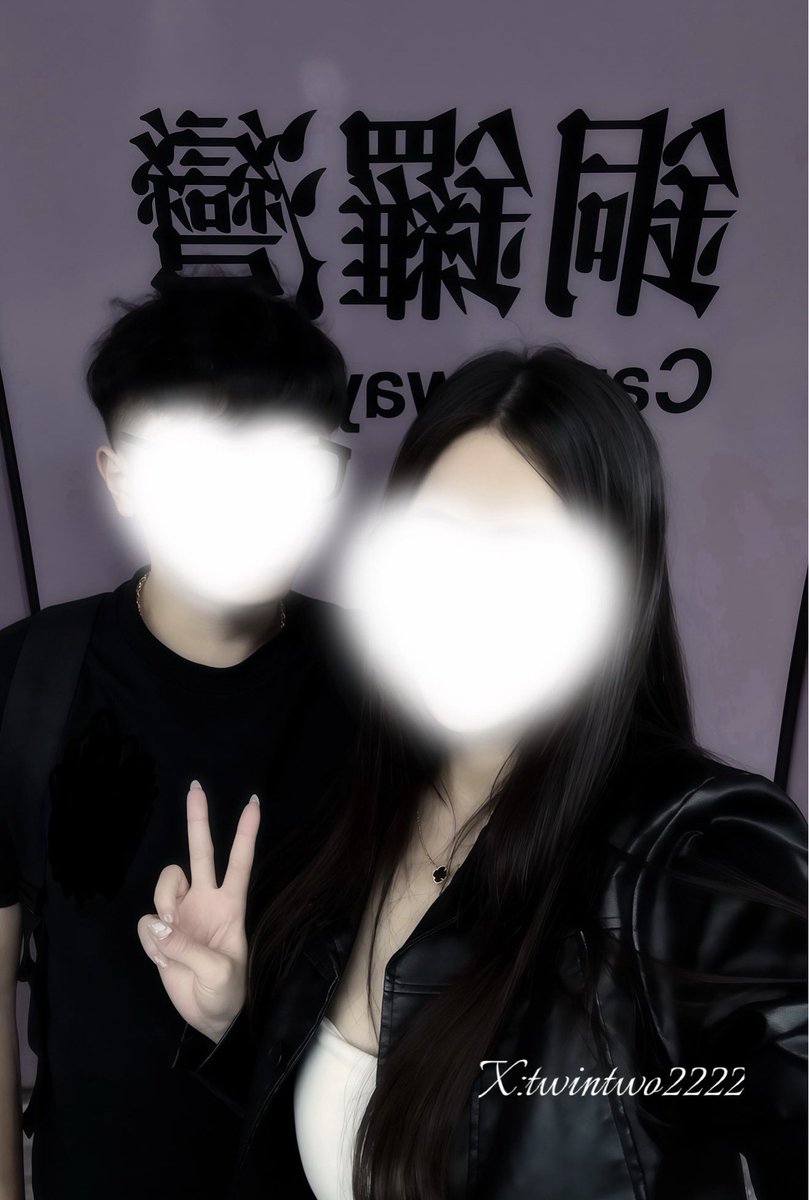 是不是只有觀光客會在捷運裡面打卡🤗 https://t.co/XxUKSLdHup