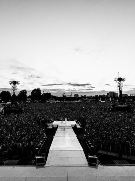 brinabusywoman's tweet image. “Sabrina couldn’t sell out stadiums” sorry are we talking about the same woman who sold 130,000 tickets to 2 nights of Hyde park and both nights were sold out??