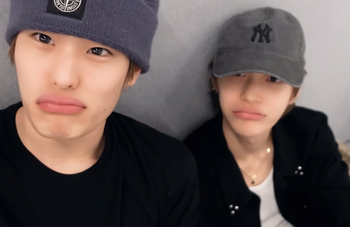 토끼도 닮았고 
고양이도 닮았고 
오리도 닮아서