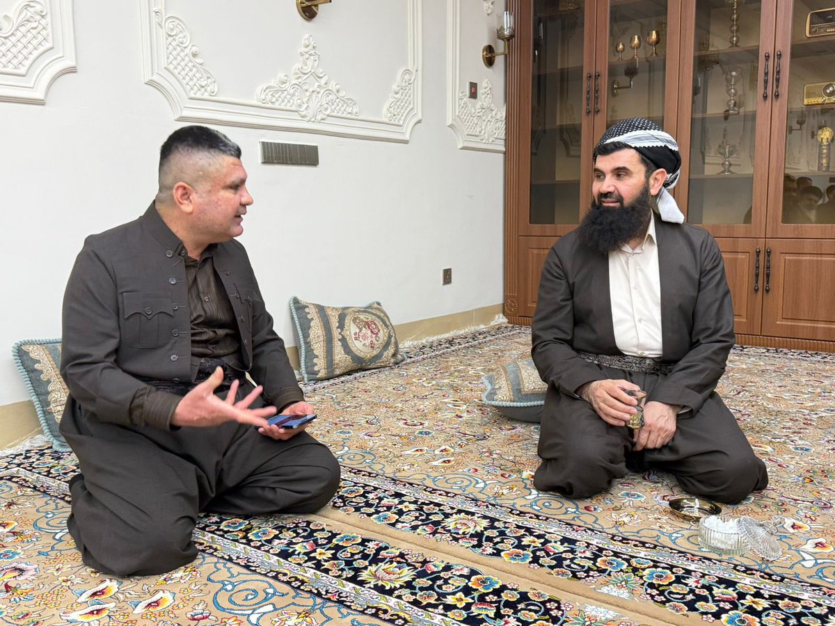hamatalll's tweet photo. سوپاس بۆ تۆ خوای گەورەی پاكی بێ گەرد
ئەمڕۆ ماڵ و مەنزڵم پڕ بوو لە خەیر و بەرەكەت
      خۆشترین ڕۆژی مێژووی ژیانم بوو
      زانای پایە بەرزی جیهانی ئیسلامی
           دكتۆر  عبداللطيف ئەحمەد
 لوتفی فەرموو تەشریفی هێنا بۆ  ماڵمان https://t.co/SLvET6SsgI