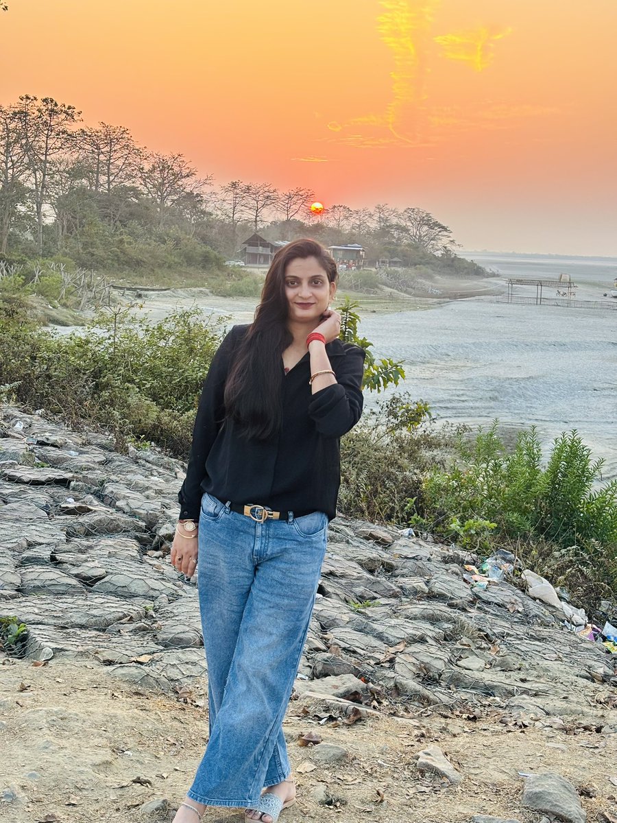 डूबता सूरज कहता है —
संघर्ष करो,
सुबह तुम्हारी होगी।

#GoodEvening