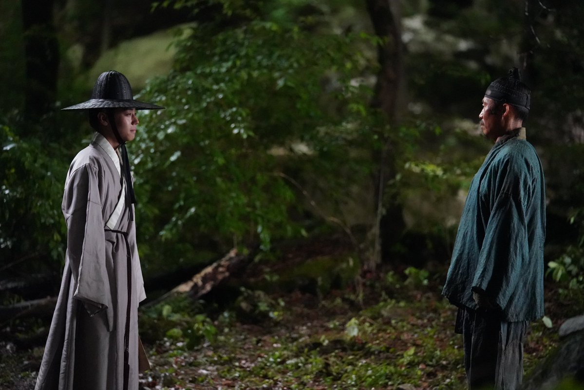 ⚠️왕사남 스포

막바지쯤?에 홍위가 흥도한테 자기는 이때까지 자기 선택으로 살아본적이 없다고 하잖아... 마지막까지 자기가 할 수 있었던 선택이라고는 밥 안먹기랑 죽는 방법뿐이었다는게 걍 눈물 줄줄 나오게함