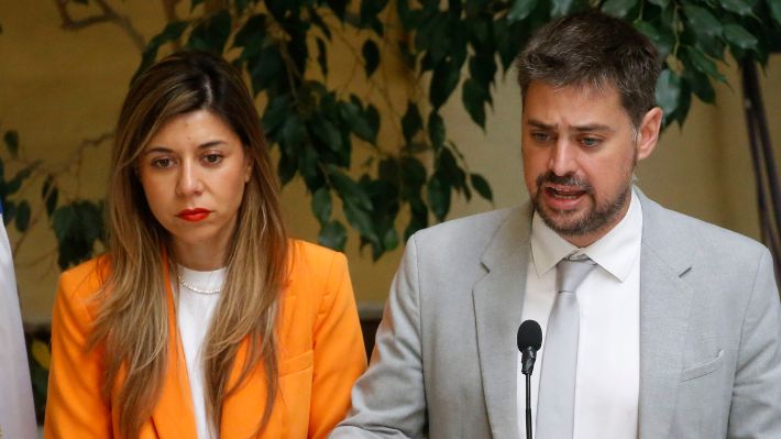 Éste par lanzó la “minuta” exigiendo que Kast explique cómo financió sus viajes, y luego todo el zurderio repite el libreto.
¿Casualidad? No. es una cortina de humo para desviar la atención del informe de Contraloría sobre los $1.800 millones del mega incendio de Valparaíso.