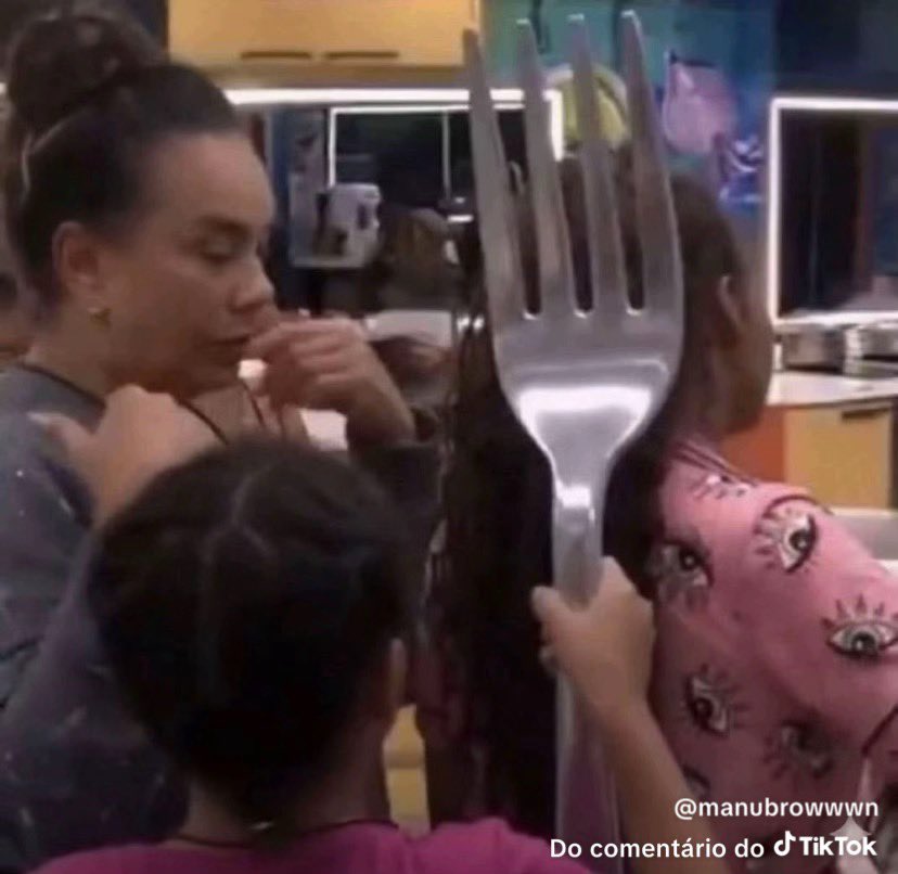 Tia Milena e seu humilde garfo