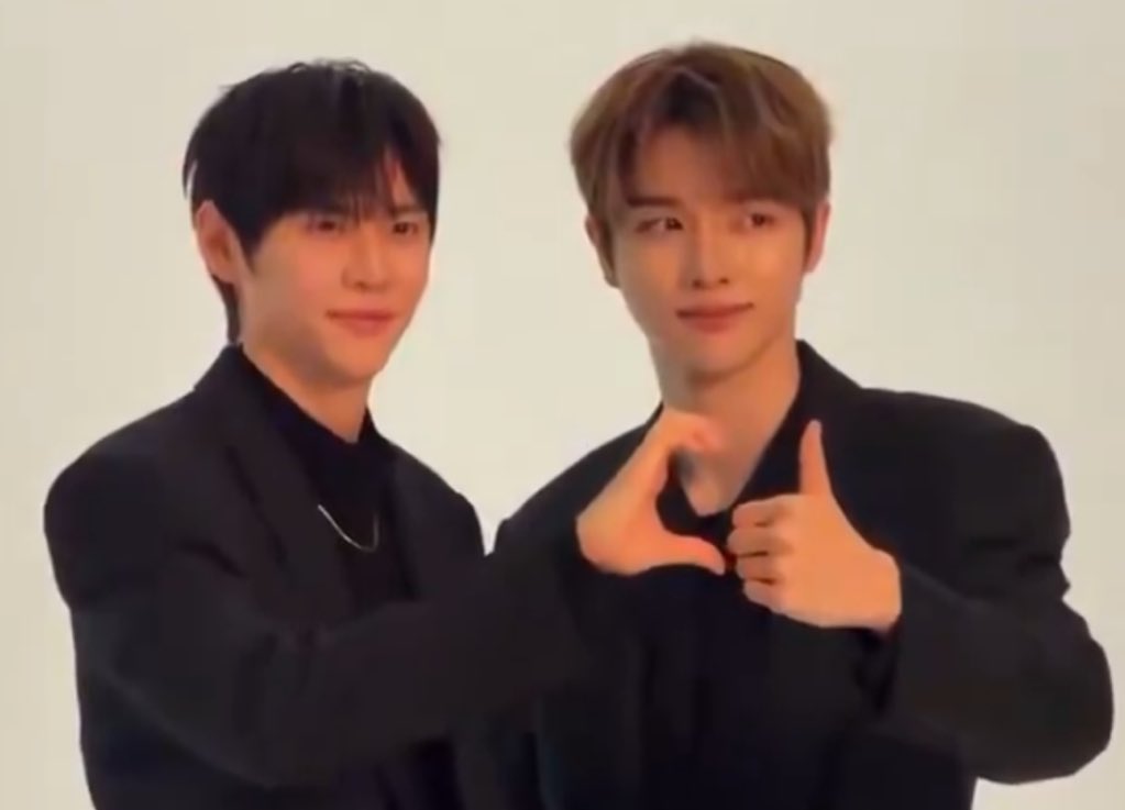 โพสท่าเดียวกันได้ตลอดยกเว้นหัวใจคู่ ผมไม่รู้ว่าเธอไม่ชอบท่านี้หรือแค่ไม่ชอบผม