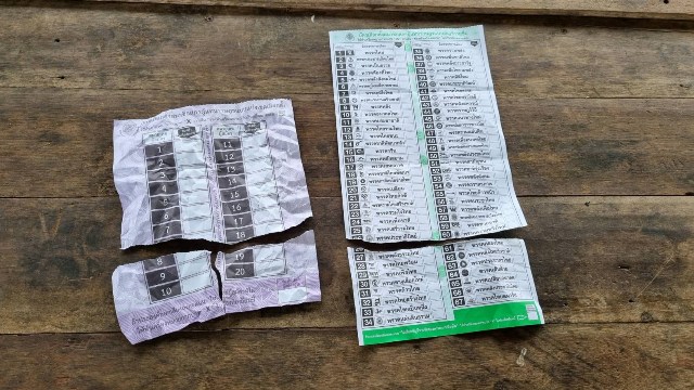 champjss's tweet image. สงสัยนิดๆ ว่าก่อนหน้านี้ เคยมี Barcode / QR Code ในบัตรมั๊ย...

พบว่าที่แน่ๆ ปี 66 ไม่มี ยังพอมีภาพข่าวบัตรจริงใบเต็มๆ อยู่