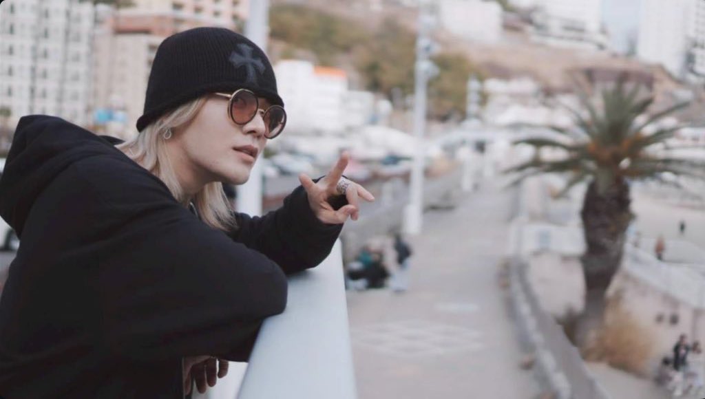 sukinayuta's tweet photo. did yuta got a new point &amp; shoot camera because all these set of photos are givinnnnnnn 😻😻😻 https://t.co/ngVQHGrsBc