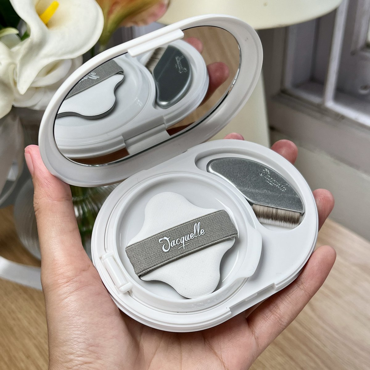 brand lokal ada aja idenya… ni CUSHION pake 2 aplikator sekaligus 😭💖✨