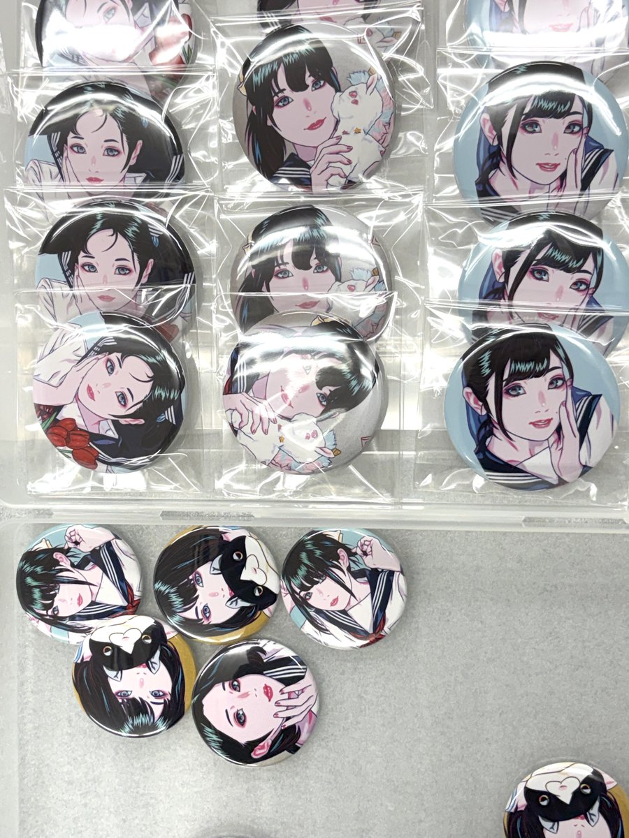 新作缶バッジ^^ 個展会場にて！