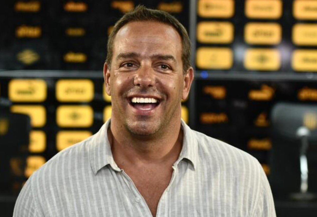 “Estoy seguro que en el mundial Evaristo se va a juntar con un brasileño o argentino y va a decir: “Uruguay perdió 30 mundiales en vez de decir que ganamos 4. ¿Qué presidente de la historia cuenta las pérdidas?”

🎙️ Nacho Ruglio en 100% Deporte

🔴 youtube.com/live/CfvxjyV3i…