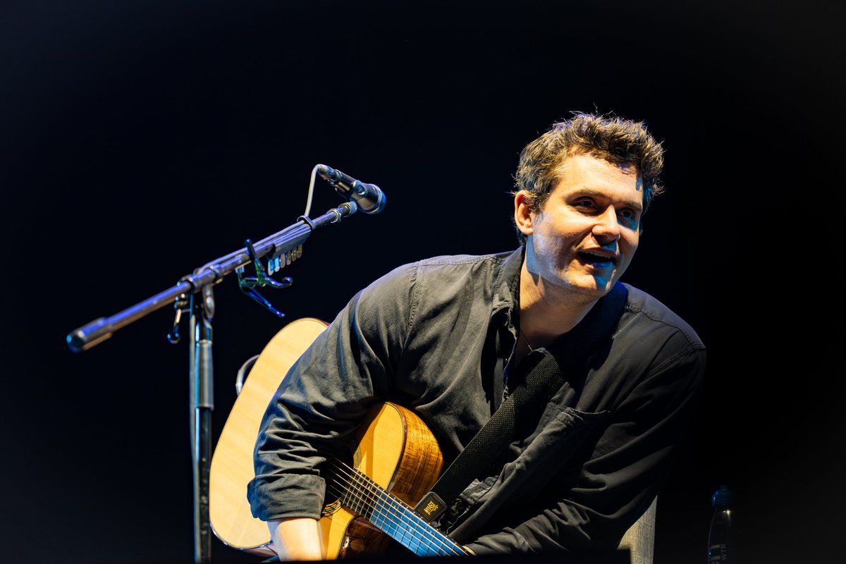 Bookmyshow_live's tweet photo. We waited years for this. ❤️🩹
John Mayer’s first India show. One for the books🥹🎸
#JohnMayer #SoloTour #Concert #India #Mumbai #Music #Guitar #Show #BookMyShow #BookMyShowLive
(1/3) https://t.co/4UeErwhEDN