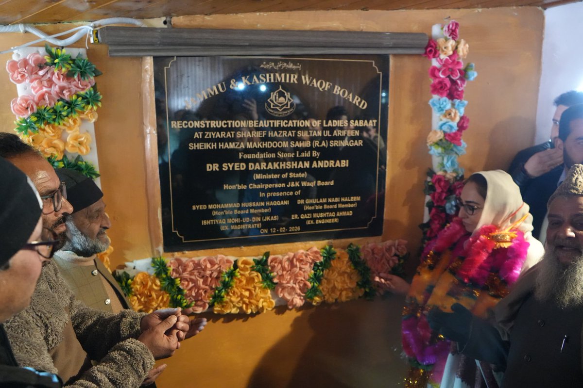 drdarakhshan's tweet photo. Laid foundation for Reconstruction of Ladies Sabaat and inaugurated newly constructed Kiosks on the stairs of the shrine replacing Khokhas at Ziyarat Makhdoom Sahib Shrine in Srinagar today. Handed over the keys of the Kiosks to the vendors. 
The journey of development by J&K WAQF BOARD continues.

@diprjk @PIBSrinagar @PMOIndia @narendramodi @AmitShah @AmitShahOffice @amitmalviya @PIB_India @PIBHomeAffairs @BJP4India @BJP4JnK @KirenRijiju @JPNadda @tarunchughbjp @OfficeOfLGJandK @blsanthosh @HMOIndia @manojsinha_
@OfficeOfLGJandK @srinagaradmin