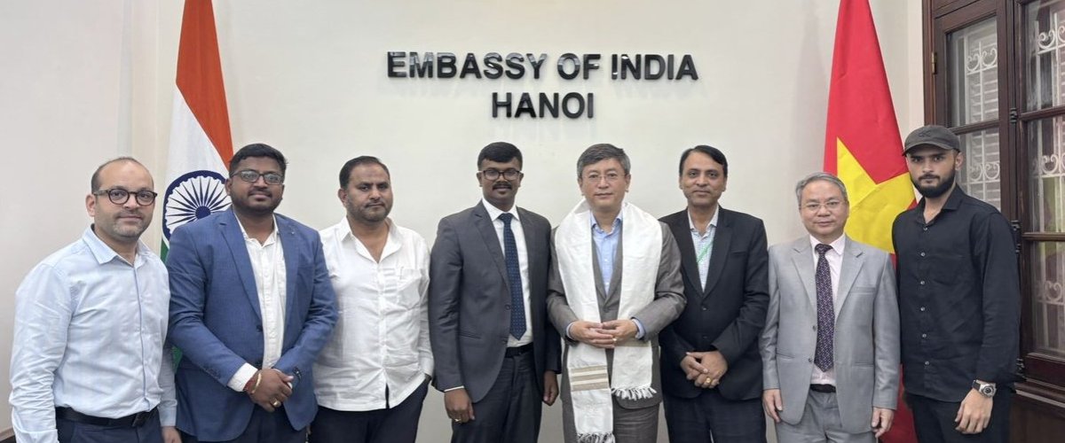 Central Silk Board delegation visits Vietnam to enhance bilateral cooperation in silk production, trade, technology and textile collaboration.

texmart.info/central-silk-b…

#CentralSilkBoard #SilkIndustry #IndiaVietnam #TextileTrade #Sericulture