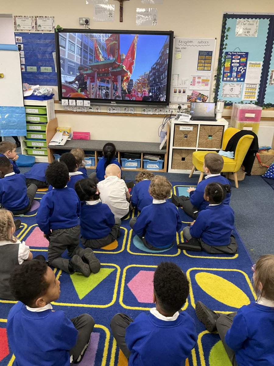 AbbeyPrimary's tweet image. In #rec we have been learning about Chinese New Year. We learnt about red being a lucky colour and then watched a video of the Chinese New Year parade. We then made Chinese lanterns. #utw