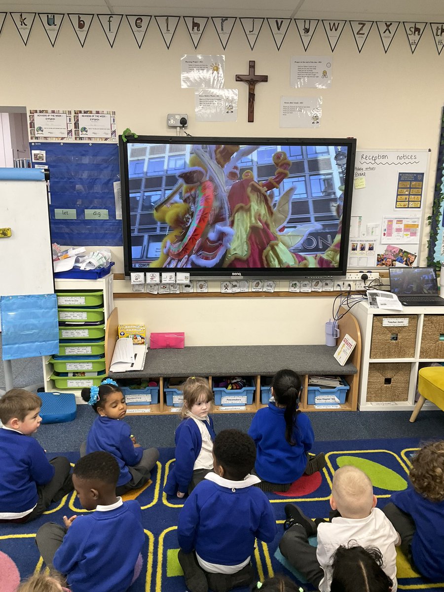 AbbeyPrimary's tweet image. In #rec we have been learning about Chinese New Year. We learnt about red being a lucky colour and then watched a video of the Chinese New Year parade. We then made Chinese lanterns. #utw