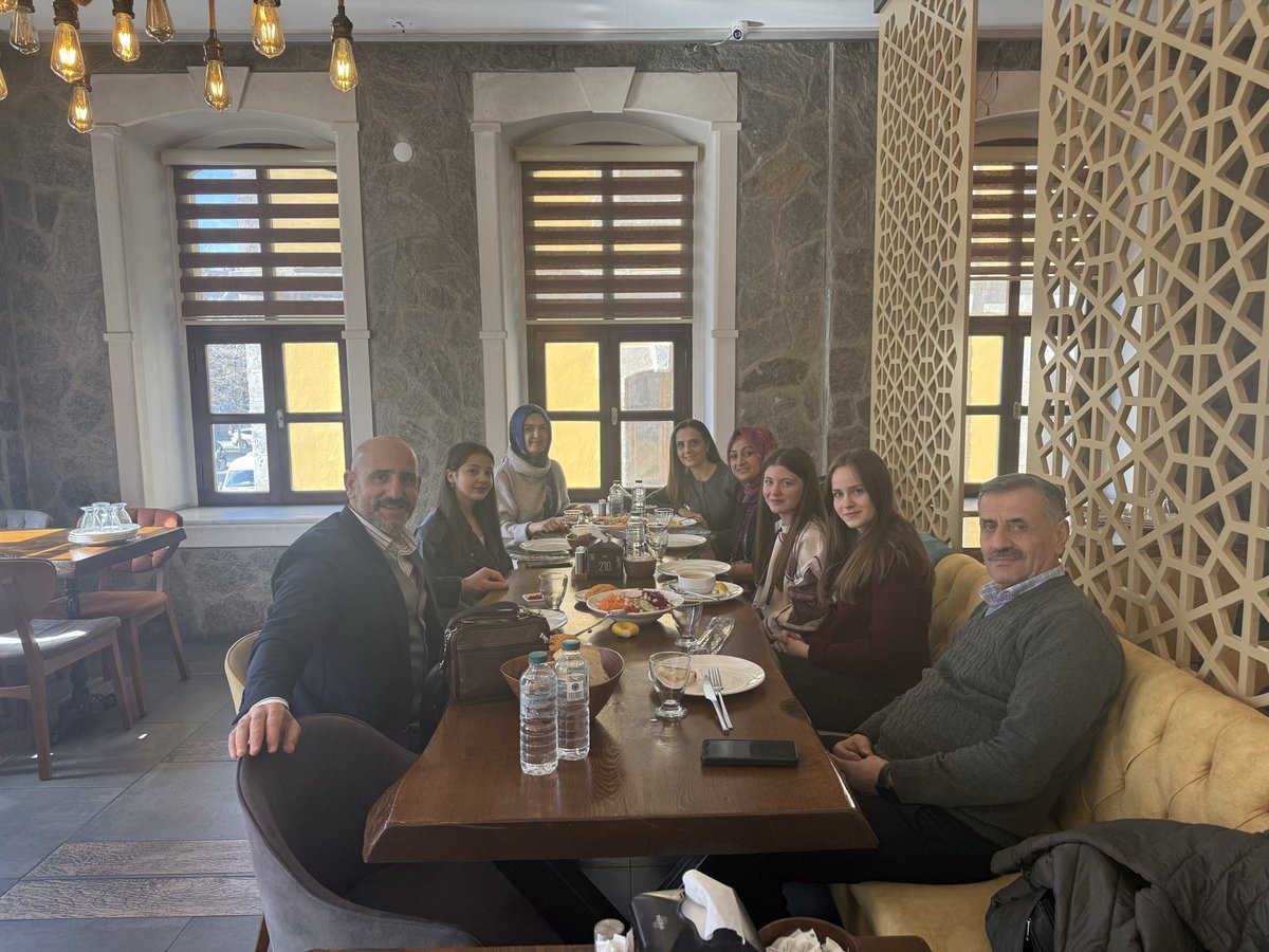 CayeliSML's tweet photo. 57.TÜBİTAK Lise Öğrencileri Araştırma Projeleri Yarışması Erzurum Bölge Sergisi’nde okulumuz Sosyoloji alanında birinci olarak Türkiye finallerine katılmaya hak kazanmıştır.  Öğretmenimiz Vahide Deniz’i ve öğrencilerimiz Tanem Beşli, Dilek Kocabey, Şevval Gümüş’ü tebrik ediyoruz https://t.co/oGiiRsmXWs