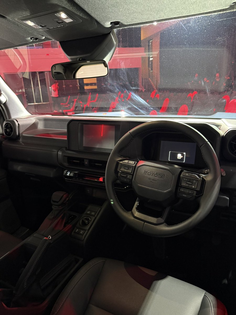 MrHowMuch tweet media