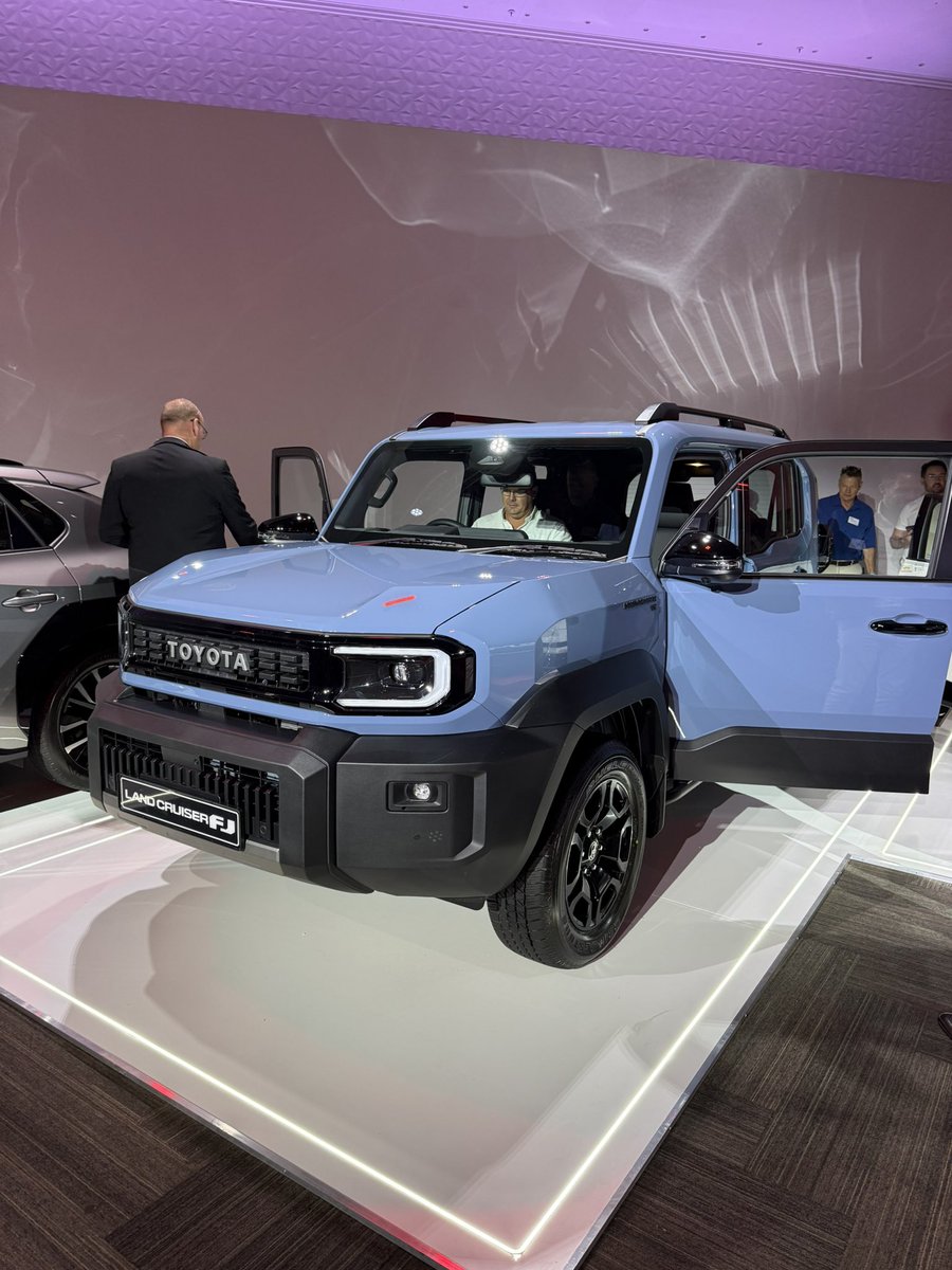 MrHowMuch tweet media