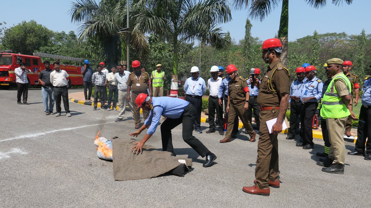 BRIC_CDFD's tweet image. BRIC–CDFD successfully conducted a fire drill today to reinforce emergency preparedness and ensure the safety of everyone on campus. The drill focused on evacuation procedures, response coordination, and awareness of fire safety protocols.

#BRICCDFD #FireDrill